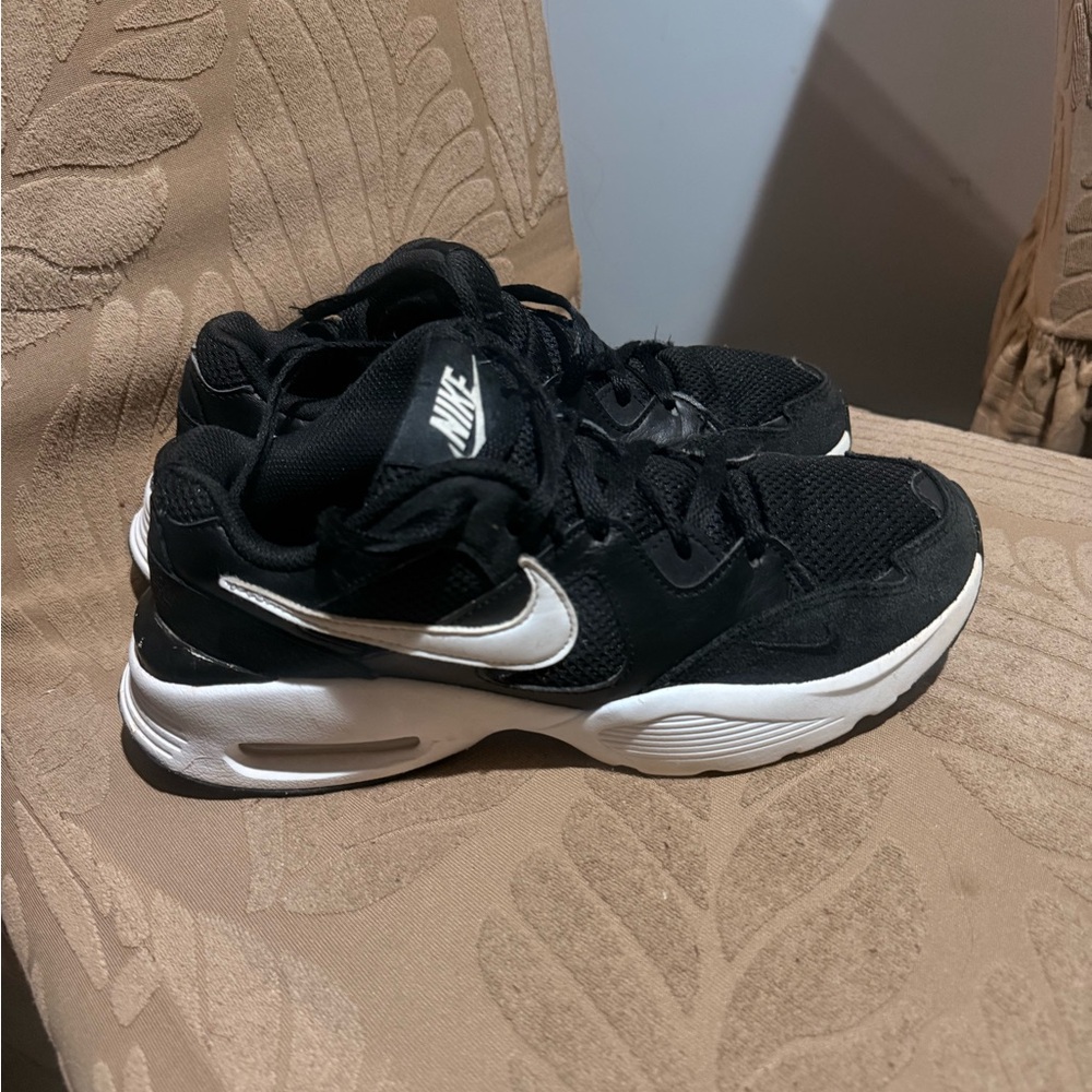 Nike air max fusion Dual-Tone Black and White Sneakers